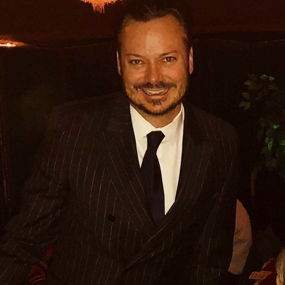 Hi I’m Vincent from Vegas.  Some people call me Vince, Vinnie or Vegas-Vinnie - Picture 3 of 12